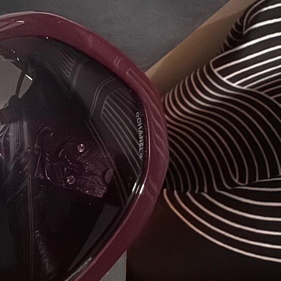 CHANEL lambskin Plum Sunglasses. Rare. Authentic - Picture 14 of 16